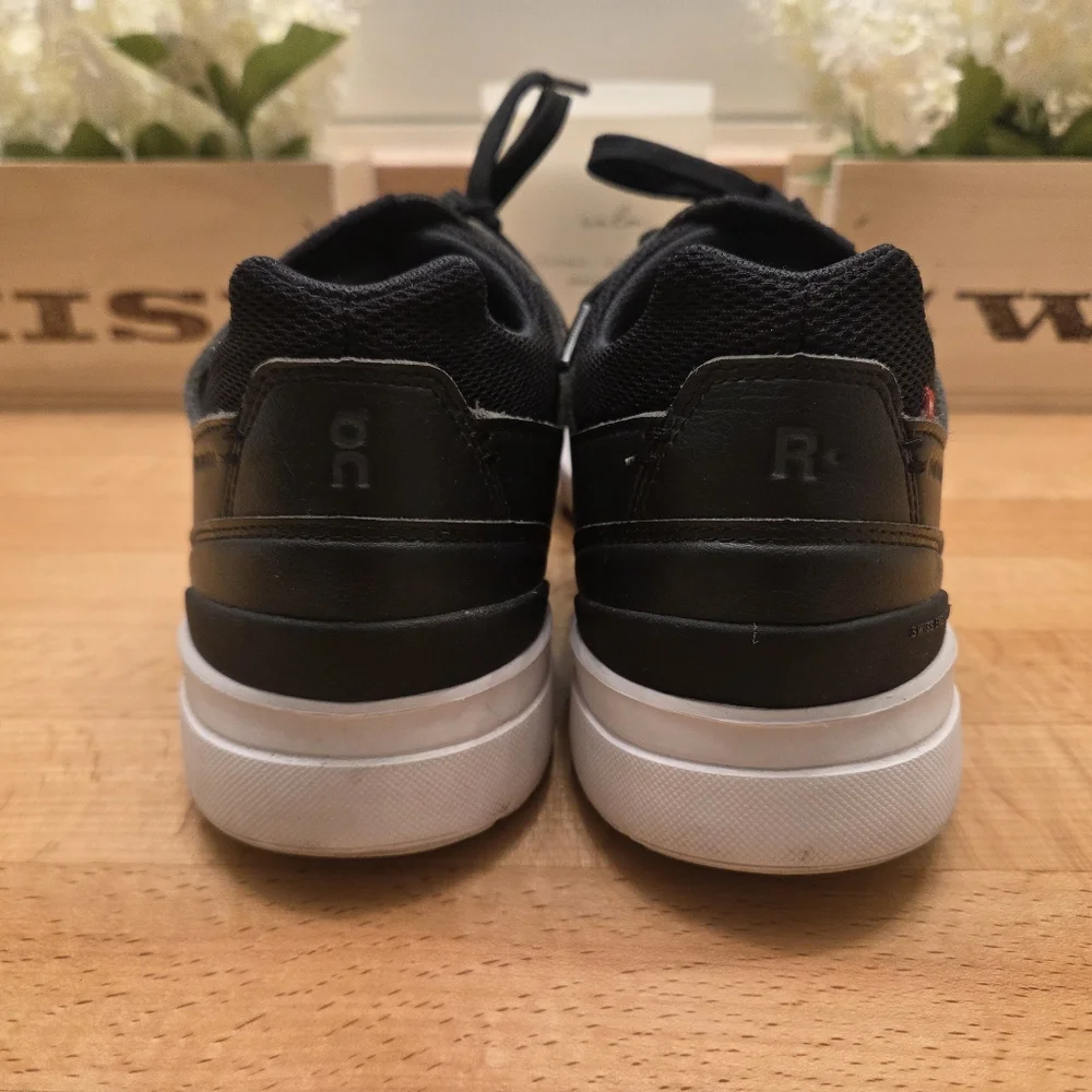 On Running The Roger Advantage Black/White Leather Sneakers Womens Size 9.5